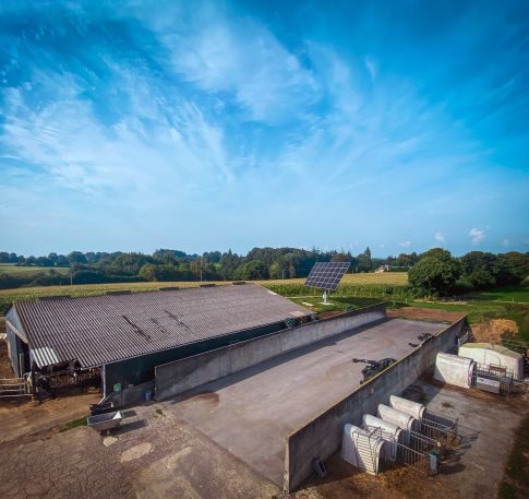 Kit d'autoconsommation d'électricité avec tracker solaire pour agriculteur